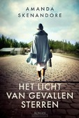 HET LICHT VAN GEVALLEN STERREN - SKENANDORE, AMANDA - 9789029738828